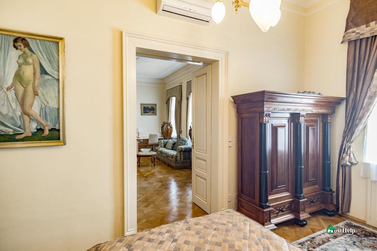 Villa With Hot-Tub, Terrace And Garden, Wenceslass Square Prague Exterior photo