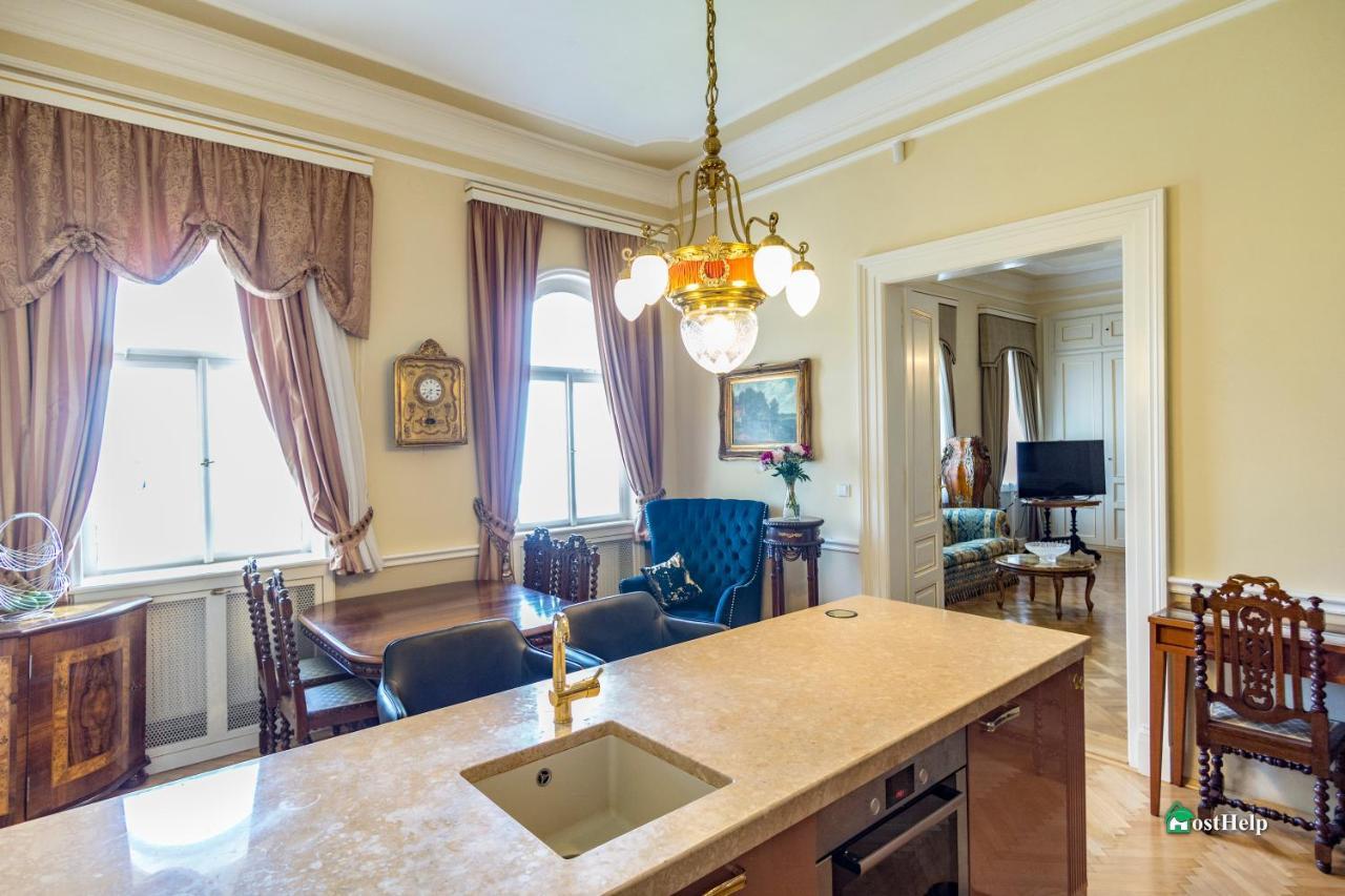 Villa With Hot-Tub, Terrace And Garden, Wenceslass Square Prague Exterior photo