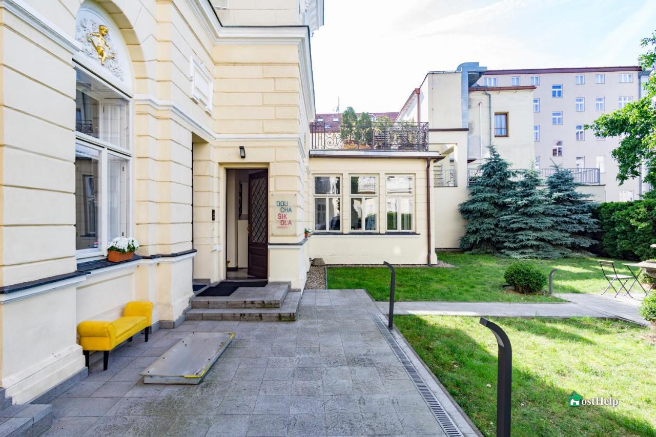Villa With Hot-Tub, Terrace And Garden, Wenceslass Square Prague Exterior photo