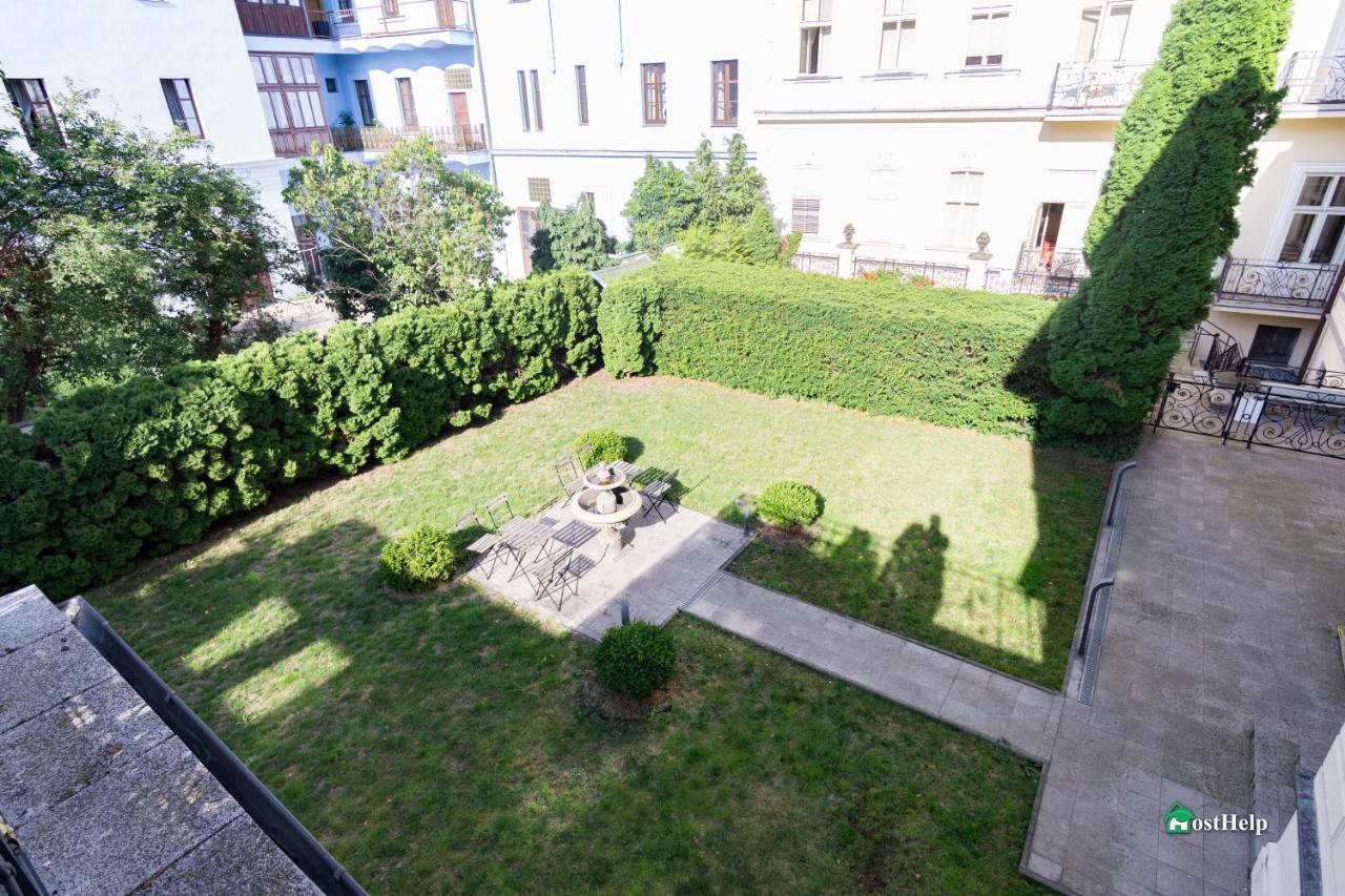 Villa With Hot-Tub, Terrace And Garden, Wenceslass Square Prague Exterior photo