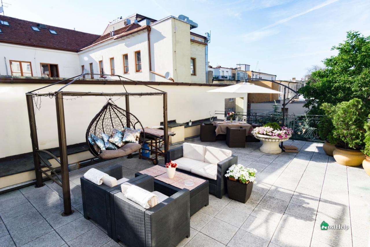 Villa With Hot-Tub, Terrace And Garden, Wenceslass Square Prague Exterior photo