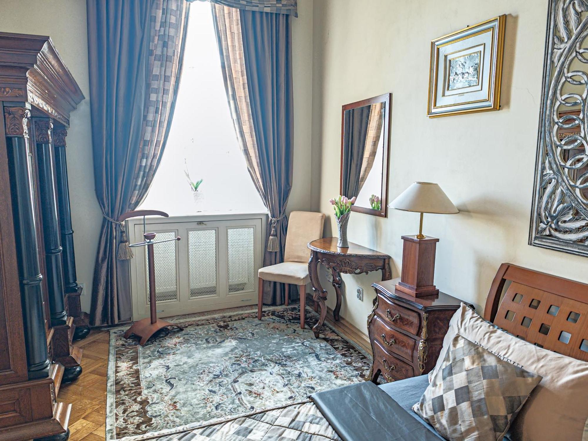 Villa With Hot-Tub, Terrace And Garden, Wenceslass Square Prague Exterior photo